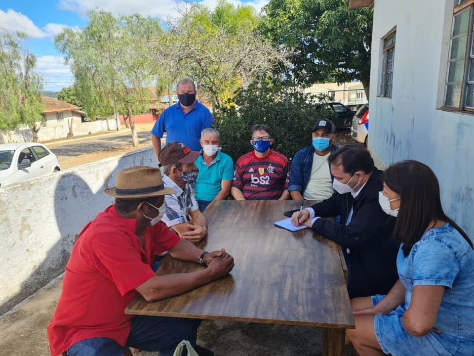 Prefeito, vice e vereadores recebem demandas da comunidade do distrito do Vassoural