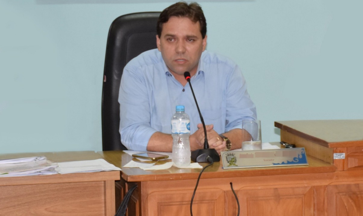 Prefeito Dr. Antonely se reúne com vereadores e servidores municipais na Câmara Municipal para expor proposta para solução de déficit financeiro do Instituto IbaitiPrevi