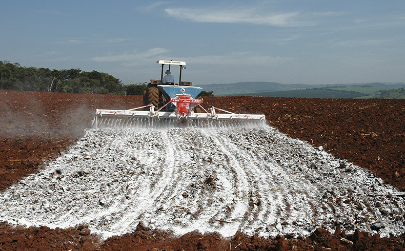 Prefeito Dr. Antonely Carvalho encaminha à Câmara Municipal projeto de doação de calcário para incentivar pequeno produtor rural de Ibaiti