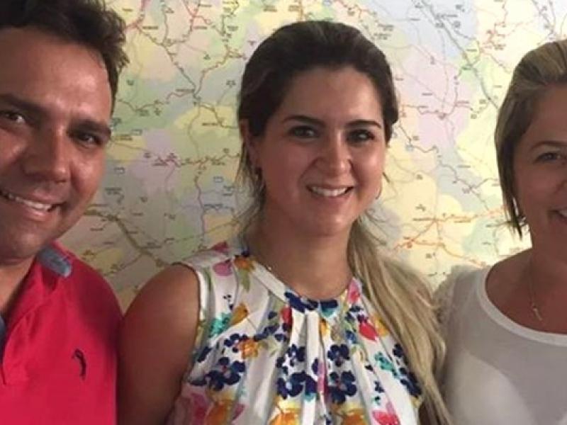 Prefeito e primeira dama entregam pedidos à presidente do Provopar Paraná