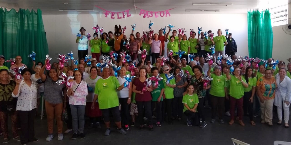 Centro de Convivência e Fortalecimento de Vínculo da Melhor Idade promove festa de Páscoa para integrantes com distribuição de ovos de chocolate