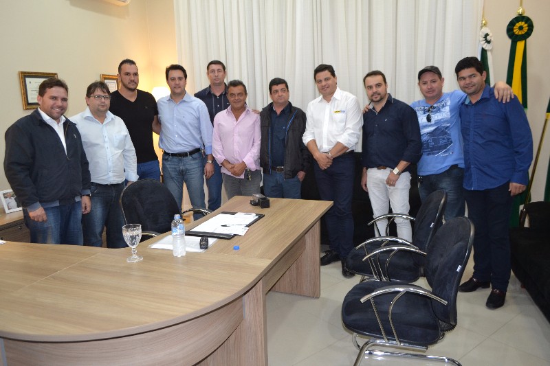 Ratinho Junior visita Ibaiti, acompanha obras com prefeito Dr. Antonely e anuncia investimentos para o município