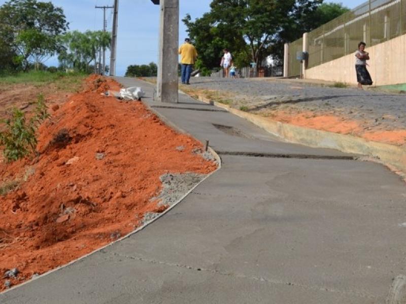 Calçadas no Bairro João Edmundo de Carvalho melhora acessibilidade e segurança de moradores