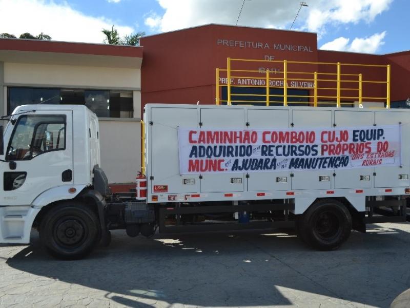 Prefeitura de Ibaiti adquire caminhão comboio para fazer manutenção da frota e ajudar na manutenção das estradas rurais