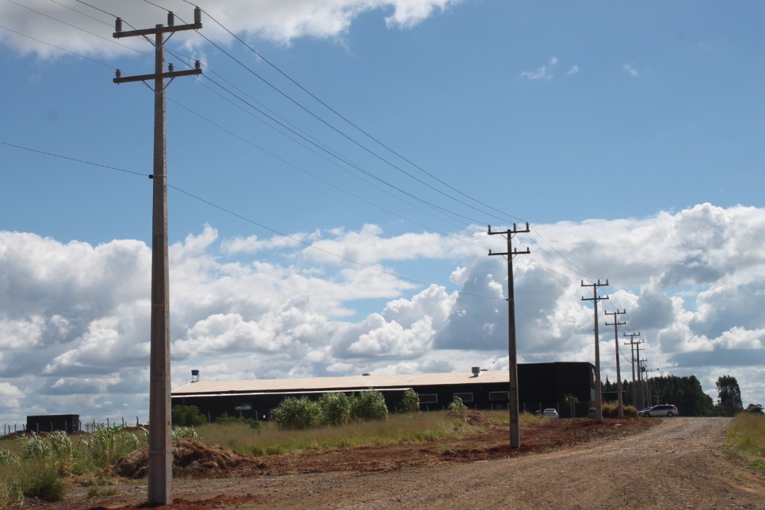 Prefeitura de Ibaiti e COPEL instalam rede de iluminação pública no Parque Industrial Liberato Regazzo-Água da Limeira